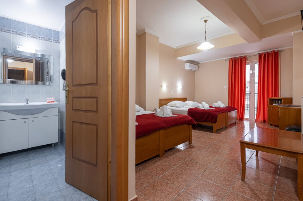 Οικογενειακό Δωμάτιο στο Faros II Hotel στον Πειραιά