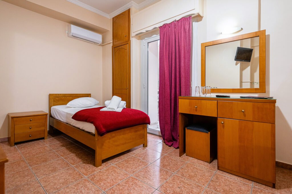 Οικονομικό Δίκλινο Δωμάτιο στο Faros 2 Hotel στον Πειραιά